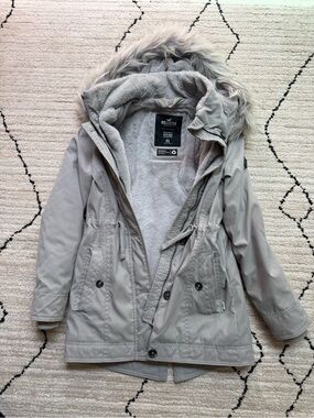 Hollister Women's Light Gray Hooded Faux-Fur Trim Utility Parka